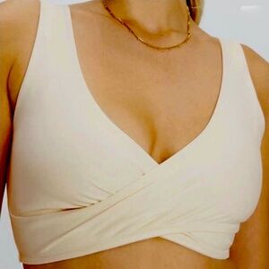 Fabletics Low-Impact Crossover Sports Bra Cream Ivory Size Medium M NEW NWT